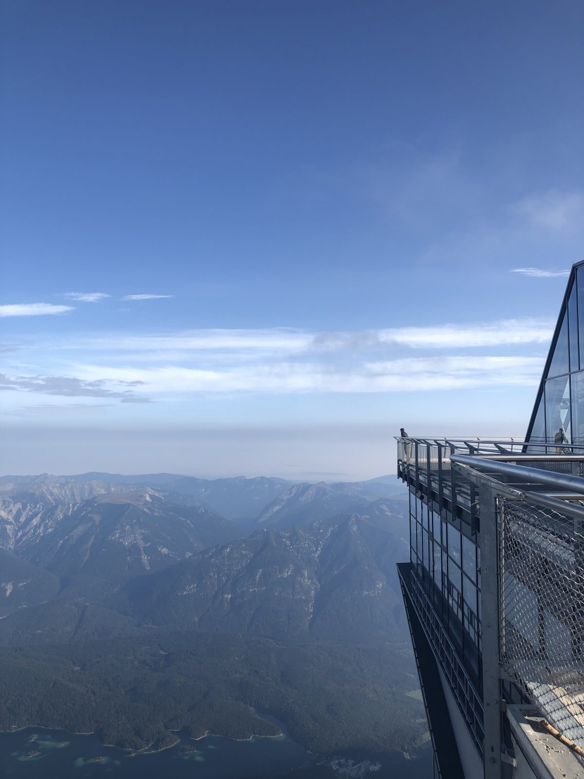 Aussichtsplattform auf der österreichischen Seite der Zugspitze Italien-Roadtrip: Route, Highlights & Tipps