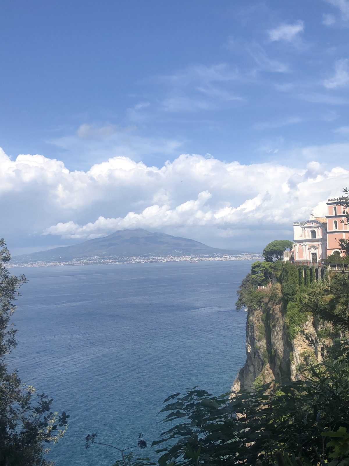 Roadtrip zur Amalfiküste: Blick auf Neapel Roadtrip zur Amalfiküste in Italien