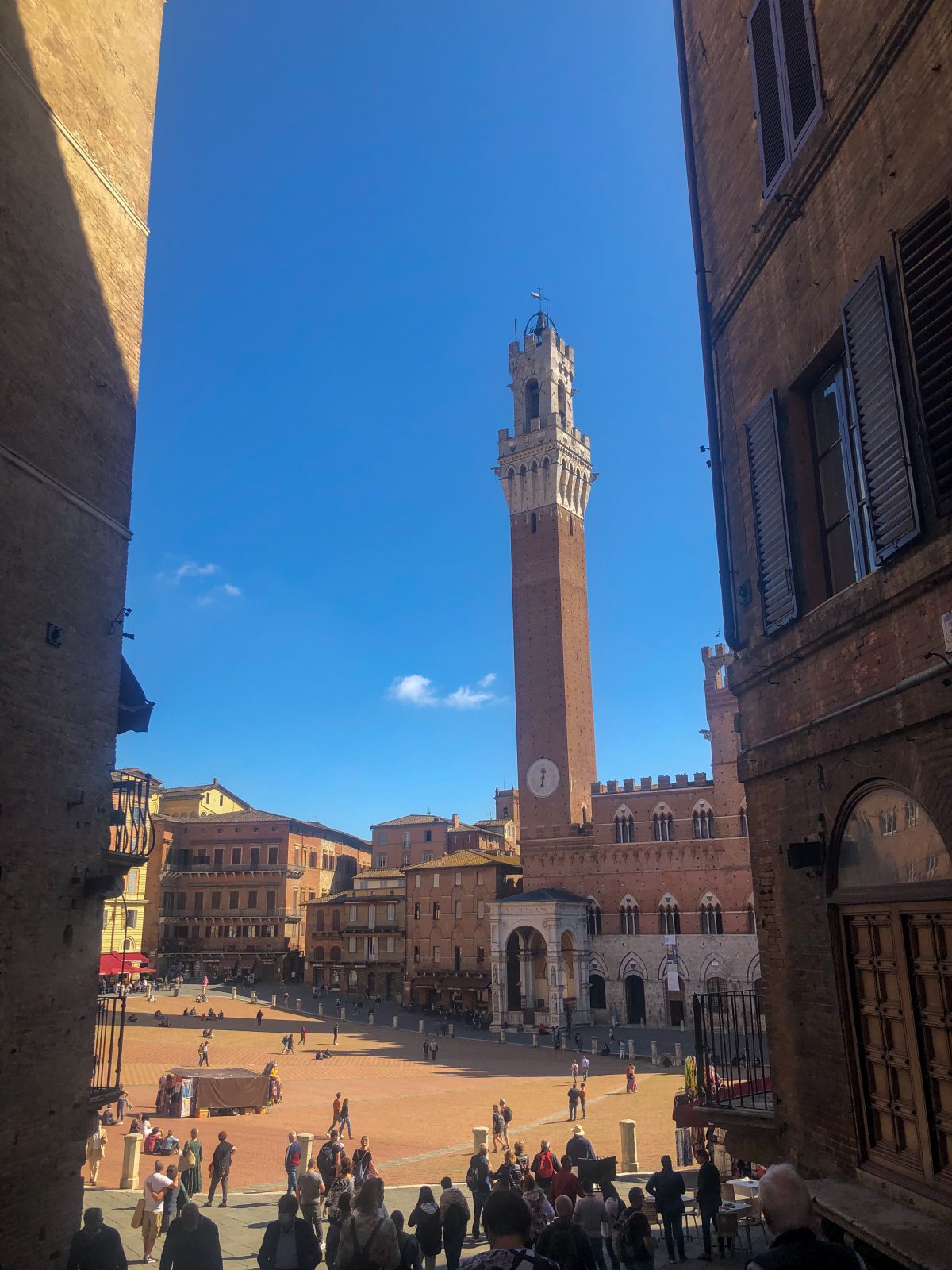 Stopp 1 unseres Toskana-Roadtrips: die Piazza del Campo in Siena Piazza del Campo in Siena, Toskana, Italien