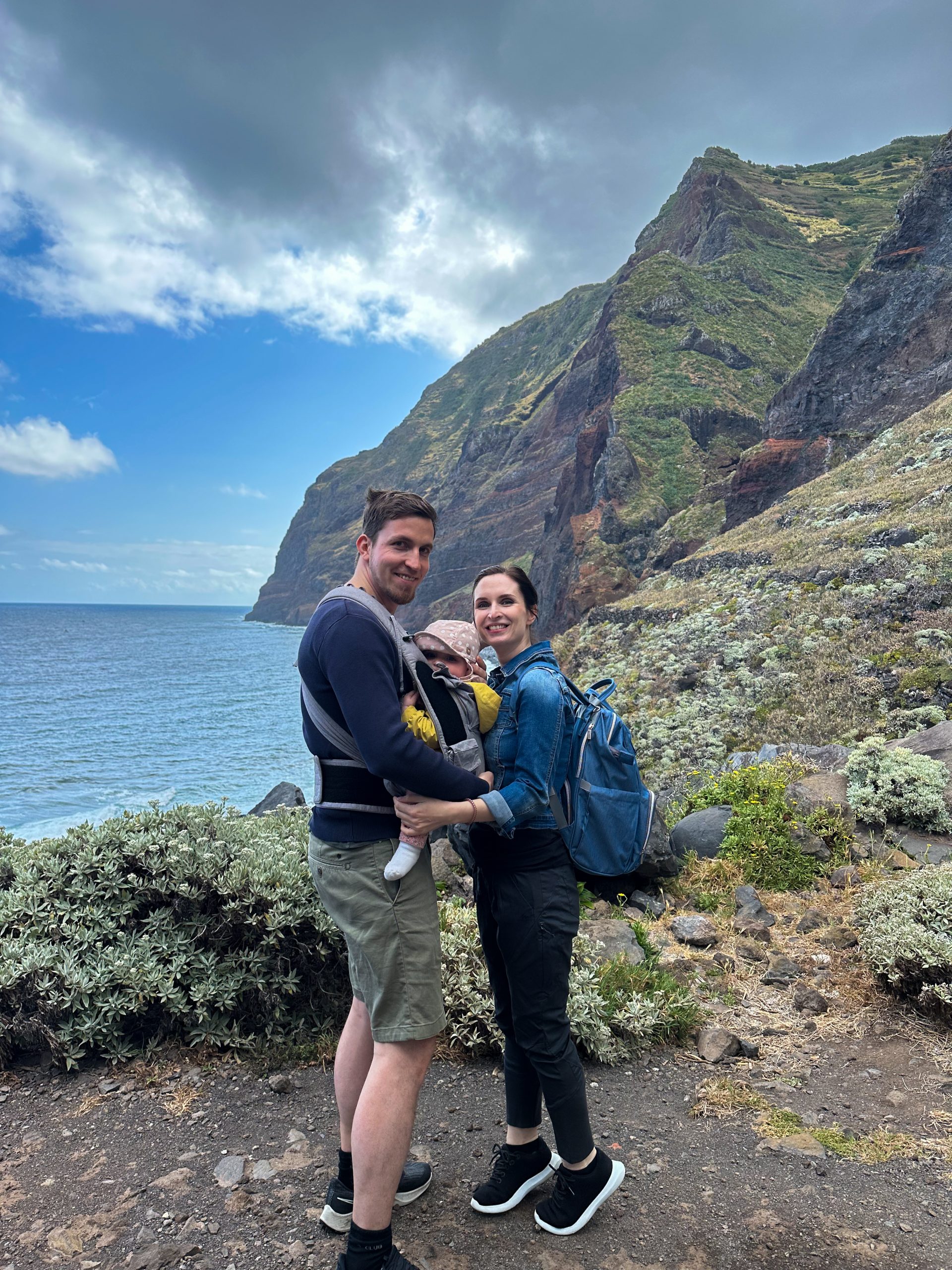 Blick auf die grünen Berge von Madeira