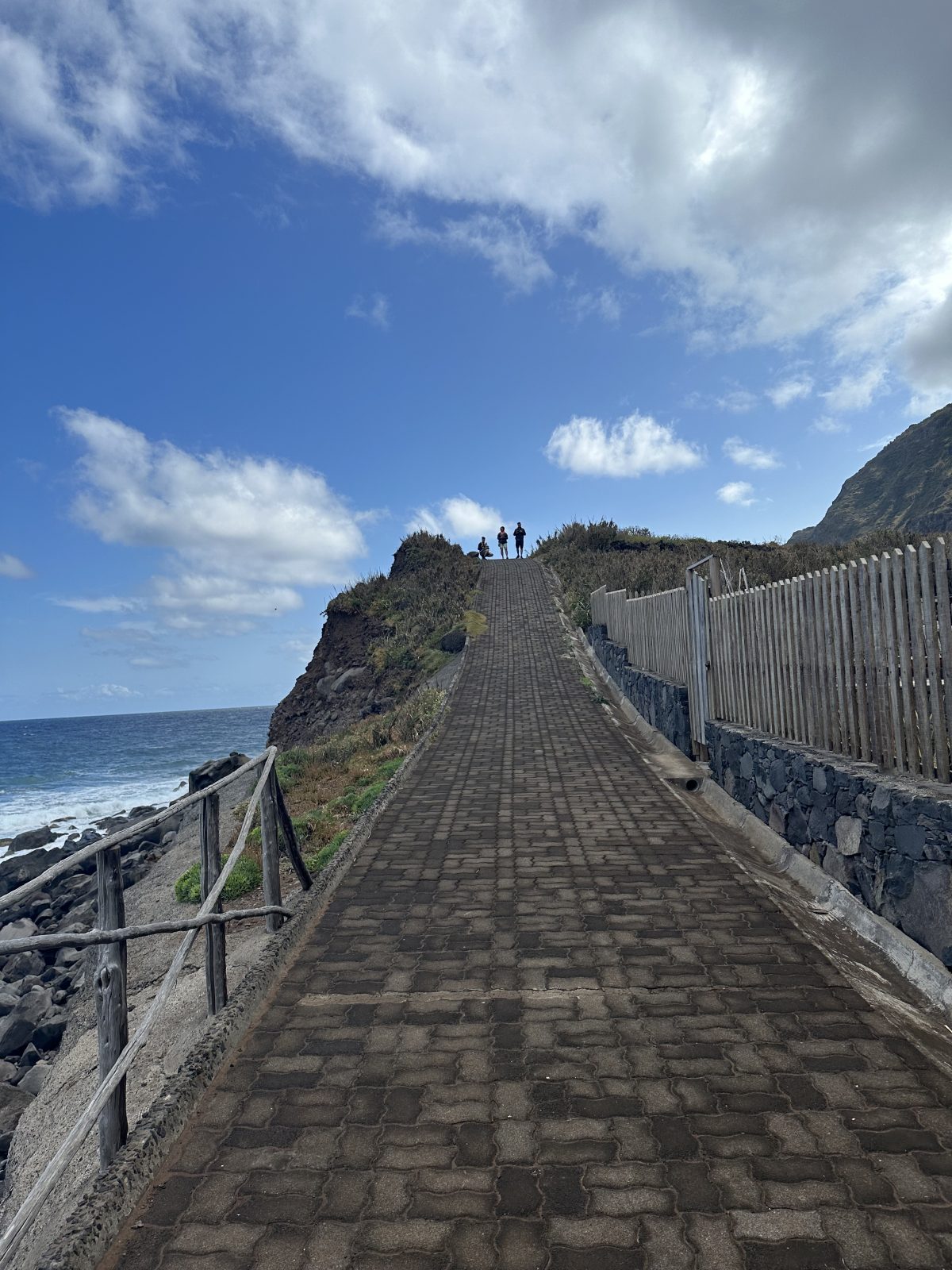 Kinderwagen-geeigneter Küstenwanderweg auf Madeira: Achadas da Cruz