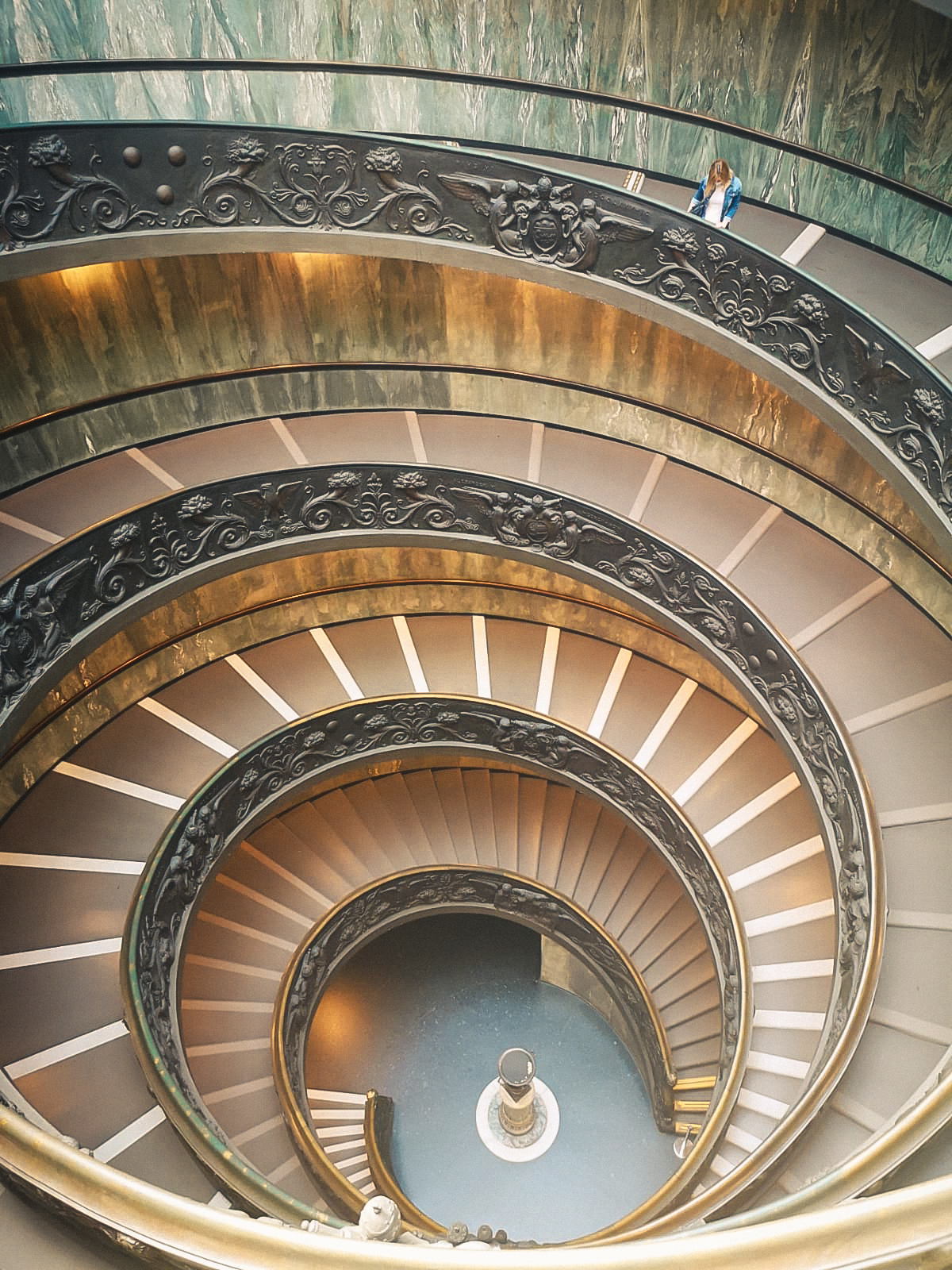 Beeindruckende Architektur in den Vatikanischen Museen Wendeltreppe im Vatikan