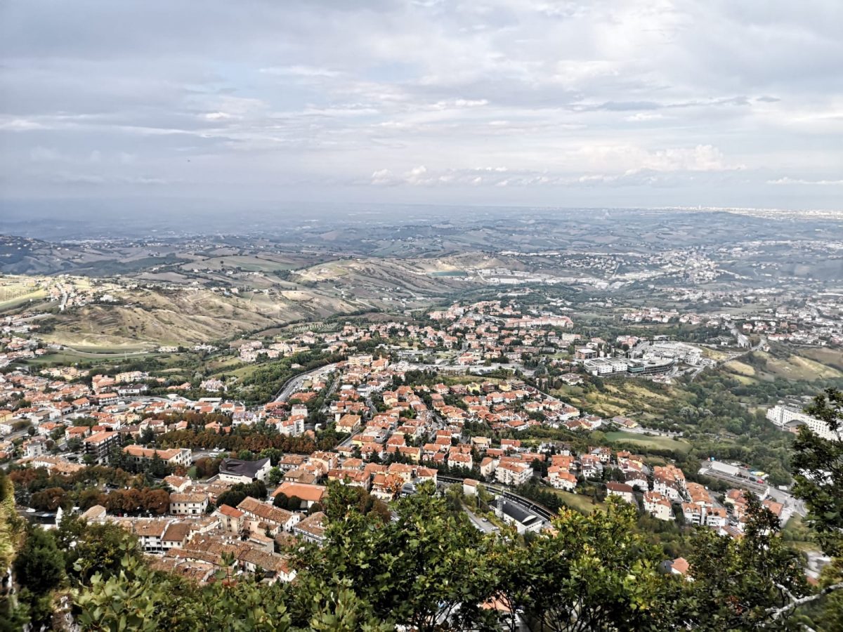 Ausblick von der Altstadt San Marinos aus Ausblick San Marino