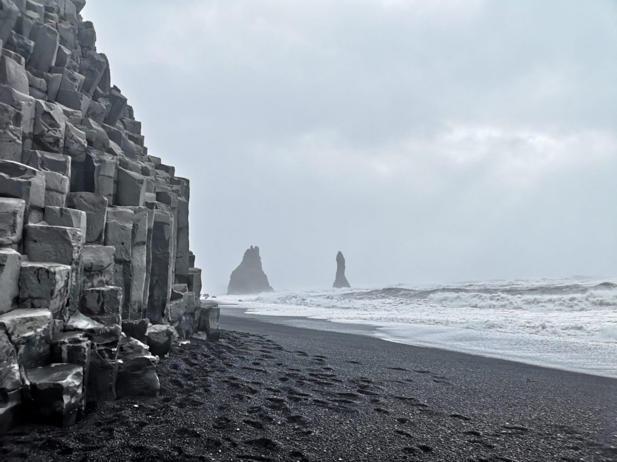 Black Beach Reynisfjara bei Sturm Black Beach Reynisfjara in Island