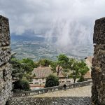 Regenwolken über San Marino