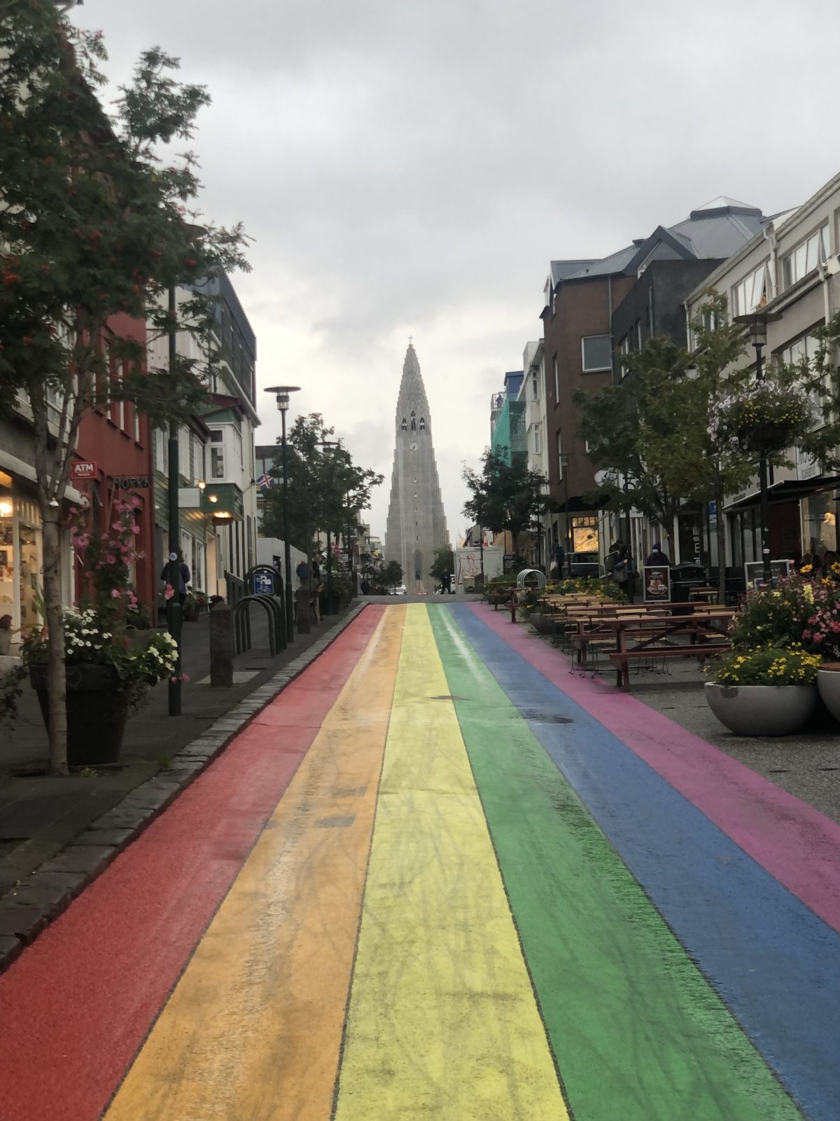 Rainbow-Walk zur Hallgrimskrikja in Reykjavík, Island