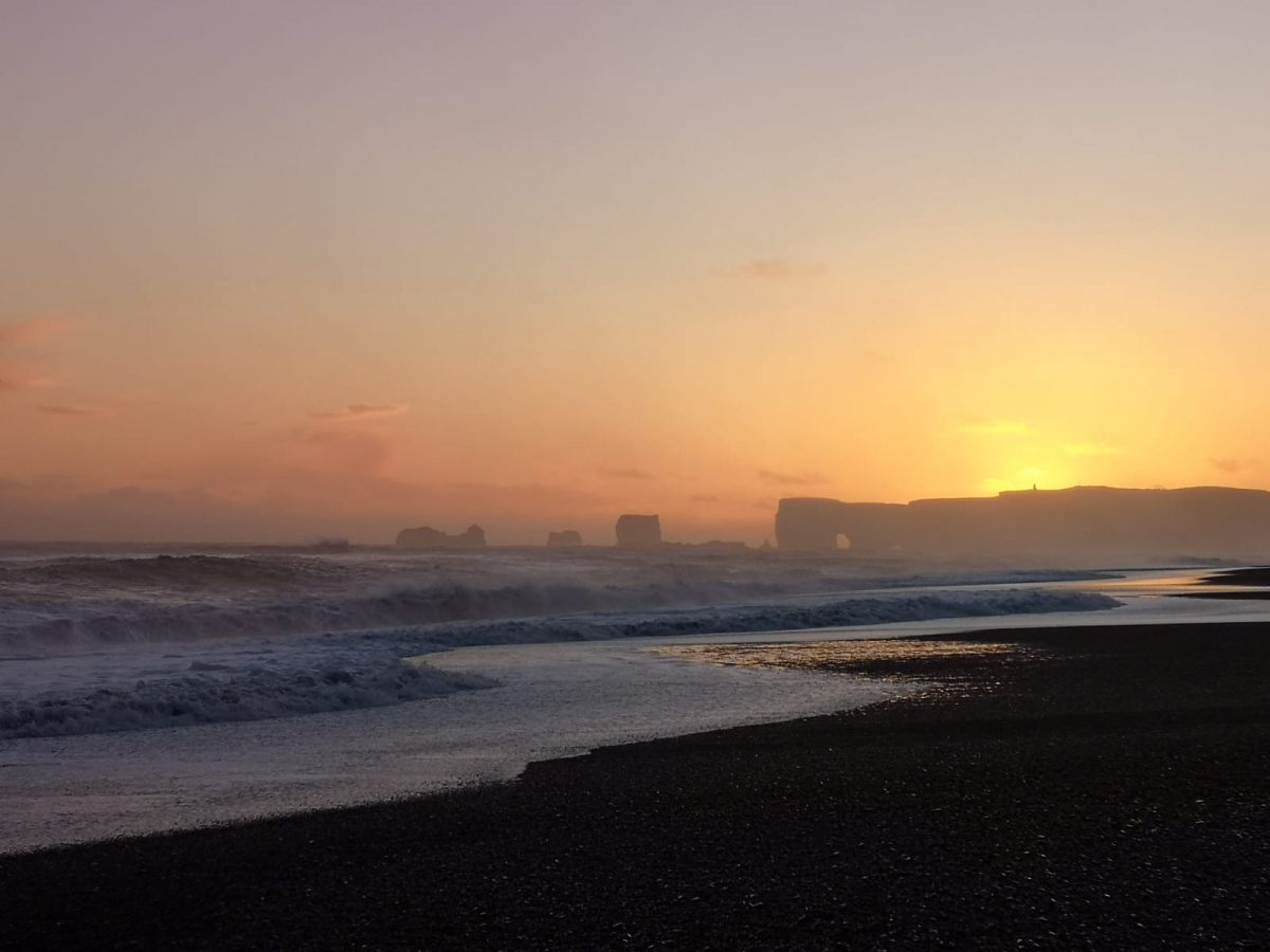 Sonnenuntergang am Black Beach Reynisfjara Sonnenuntergang am Black Beach Reynisfjara