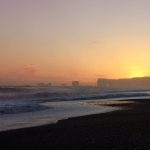Sonnenuntergang am Black Beach Reynisfjara