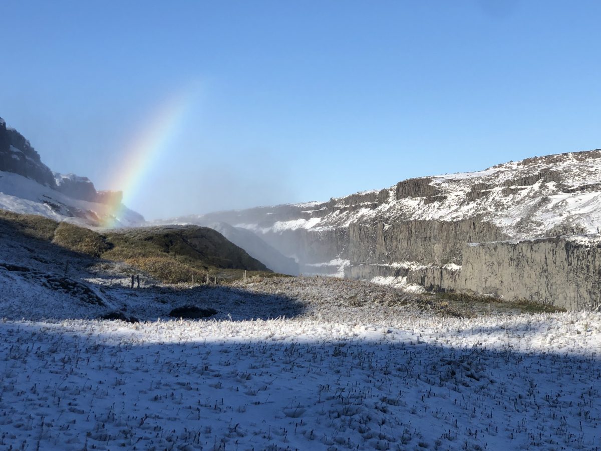Der Wasserfall Dettifoss begrüßt uns mit einem Regenbogen Dettifoss, Island