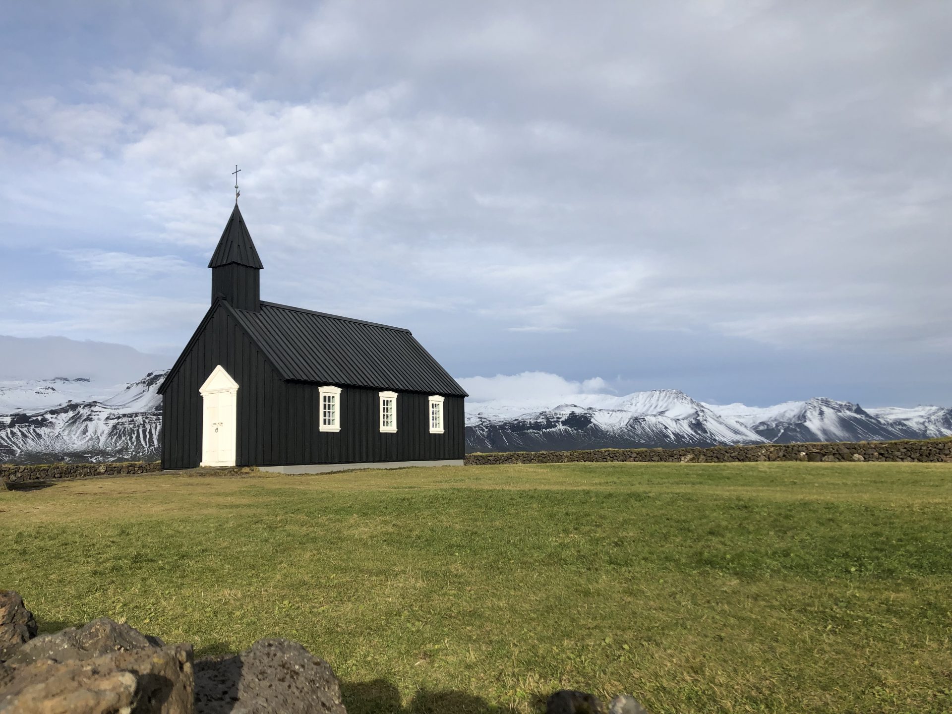 Schwarze Kirche Budir in Island
