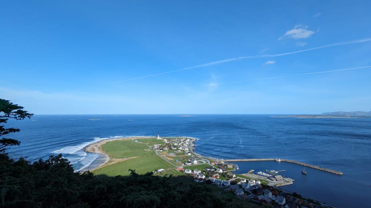 Die Aussicht ist aber auch "unterwegs" schön (Blickrichtung Leuchtturm) Mini Norwegen-Roadtrip für Familien