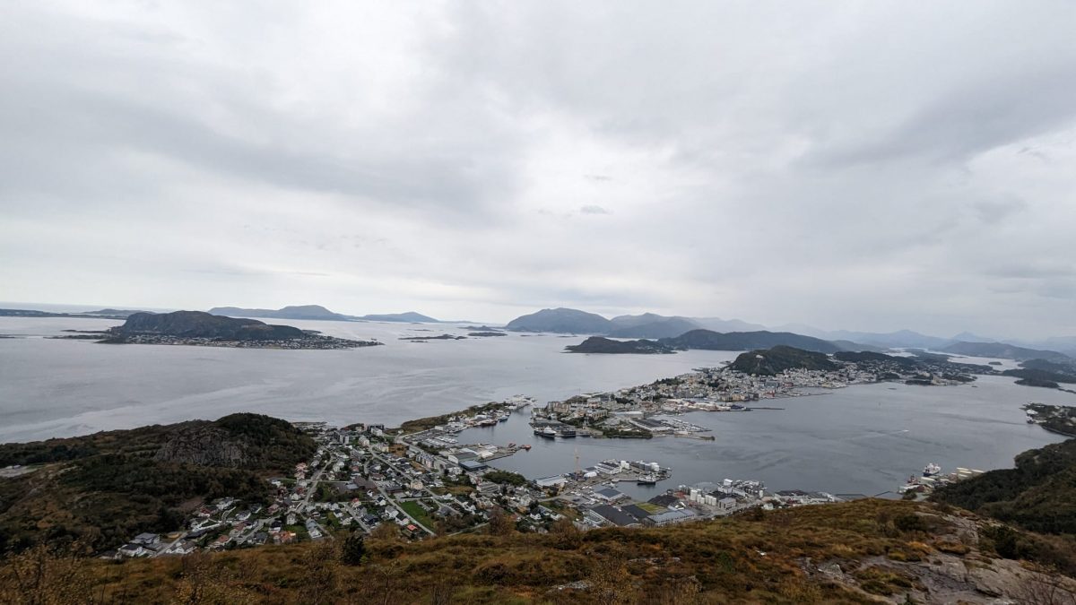 Aussicht vom Sukkertoppen auf Ålesund Mini Norwegen-Roadtrip für Familien