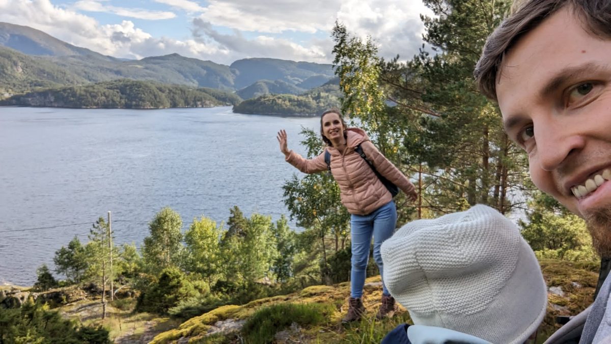 Wir genießen kurz die Aussicht... Mini Norwegen-Roadtrip für Familien