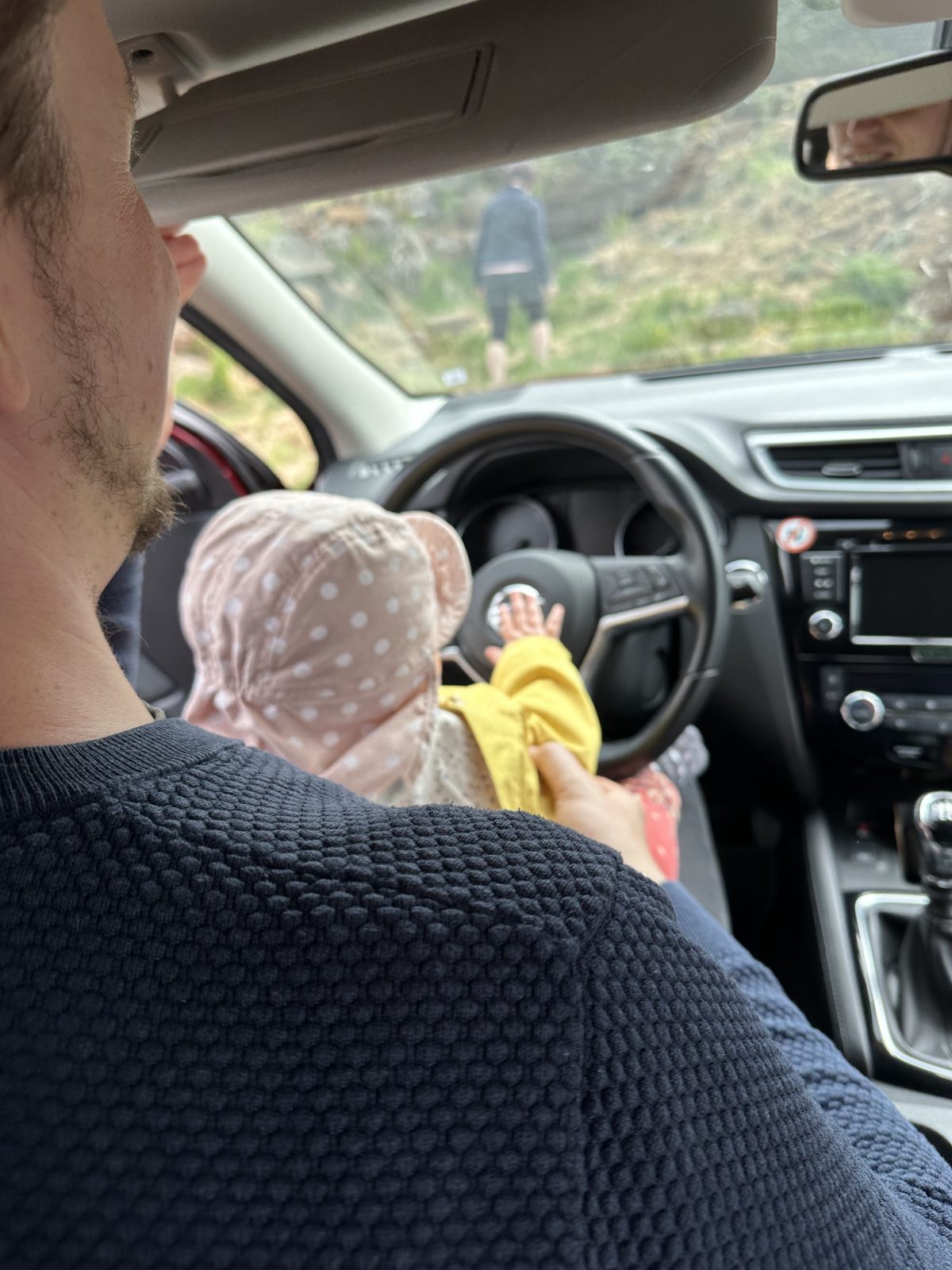 Bei Reiseübelkeit hilft manchmal nur kurz anhalten und die Perspektive wechseln ;) Entspannte Roadtrips mit Kind