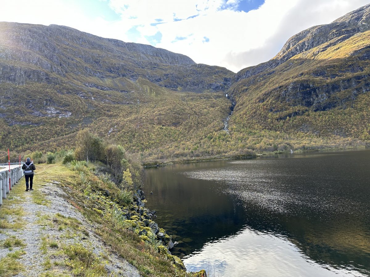 Ungeplanter Halt im Wandergebiet Strandafjellet Mini Norwegen-Roadtrip für Familien