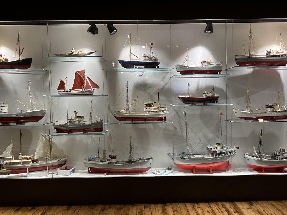 Das Eismeermuseum Aarvak zeigt die abenteuerliche Geschichte der Seefahrt und früherer Expeditionen Mini Norwegen-Roadtrip für Familien
