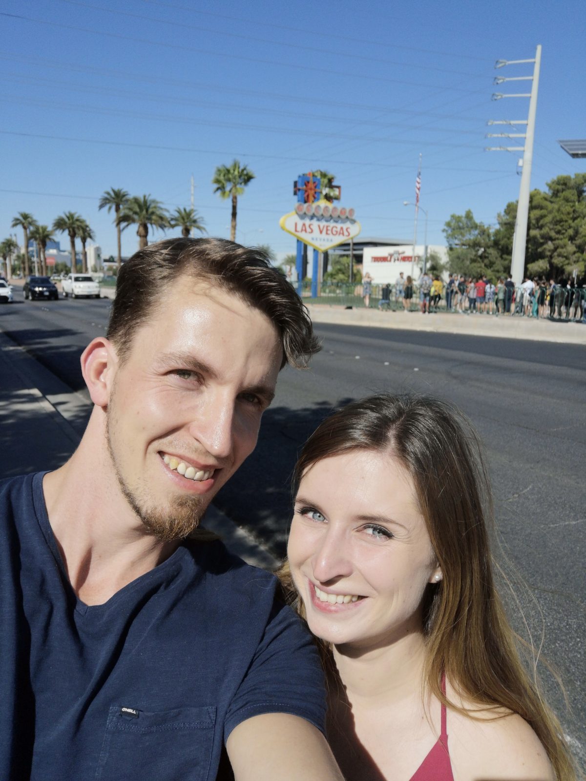 USA Roadtrip im Westen: Foto vor dem Las Vegas Schild