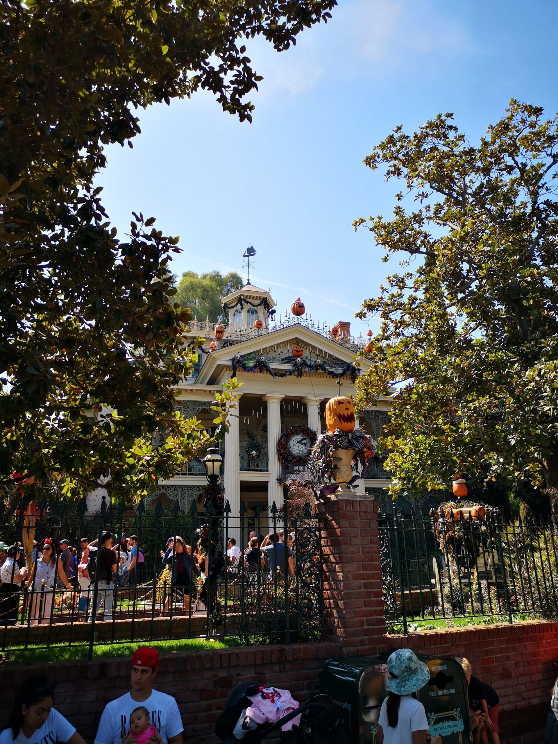 Roadtrip im Westen der USA: Haunted House im Disneyland Resort Anaheim an Halloween