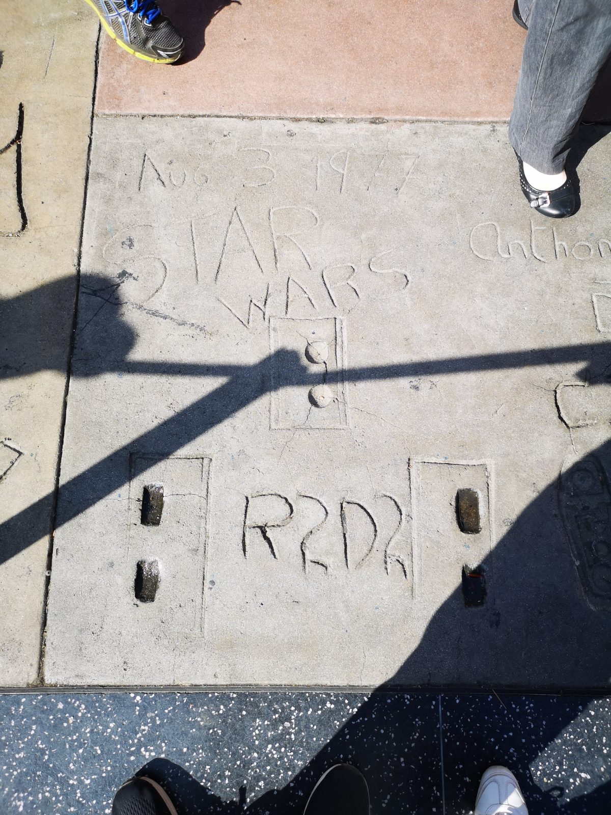 Roadtrip im Westen der USA: Hand- und Fußabdrücke der Stars vor dem TCL Chinese Theater in Los Angeles