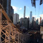 New York für Familien: Ausblick auf Manhattan von der Roosevelt Island Tram aus