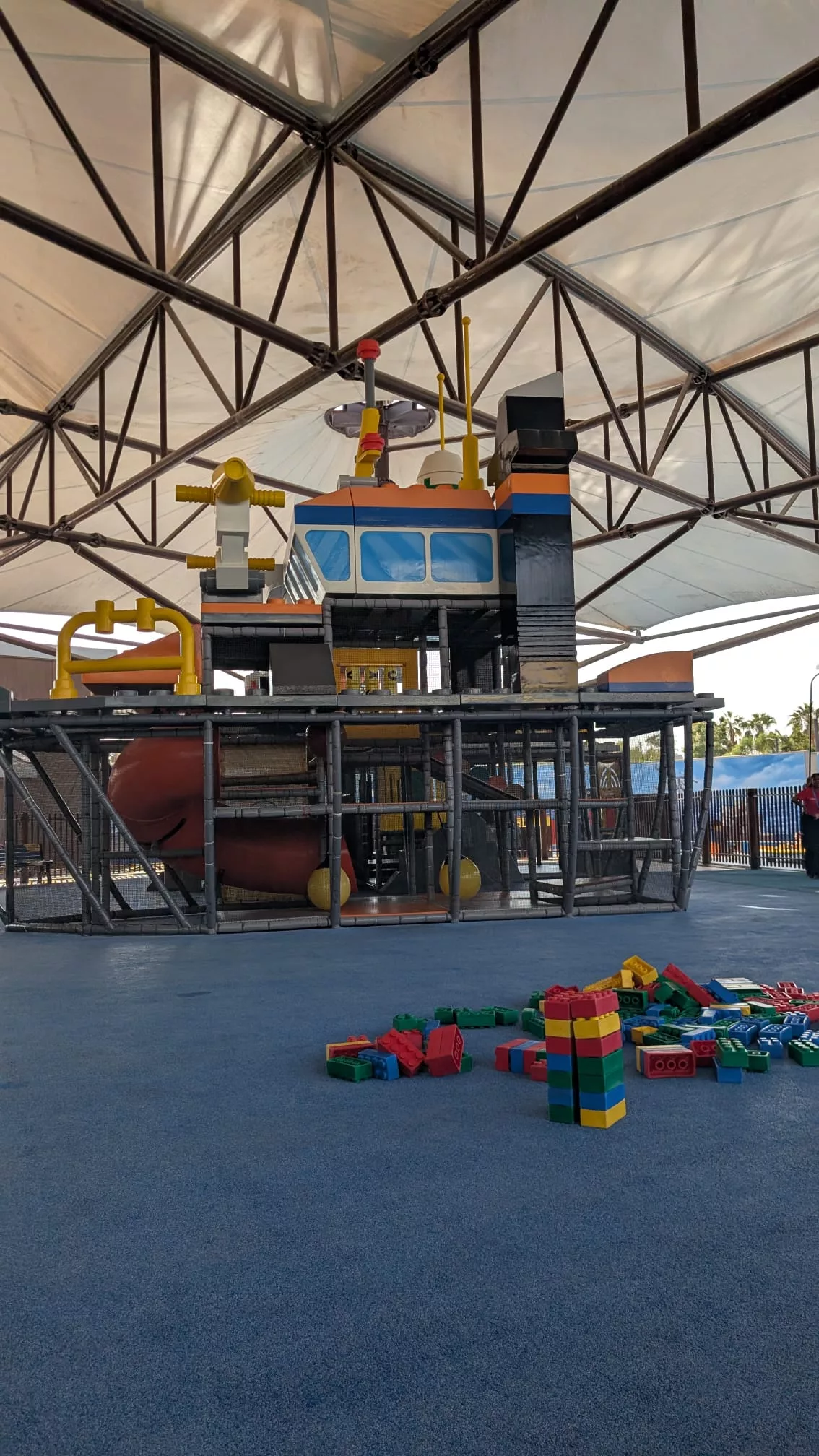 Große und kreative Spielplätze im Lego-Stil