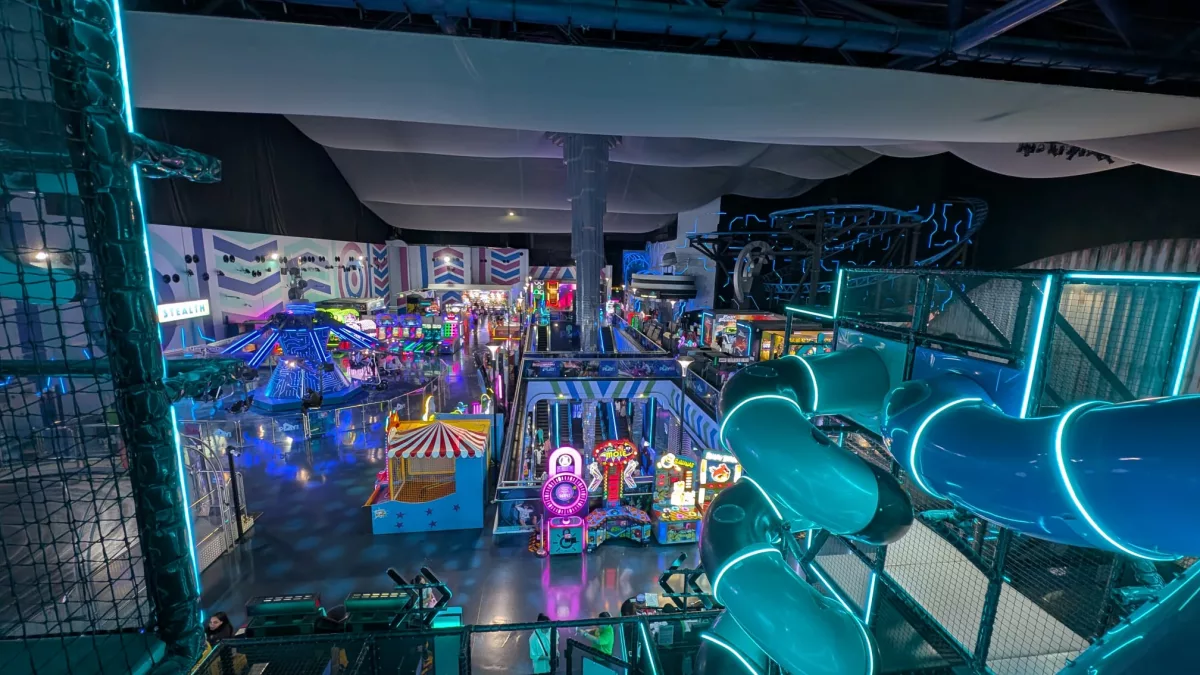 Riesige Indoor-Spielhalle in der Dubai Mall