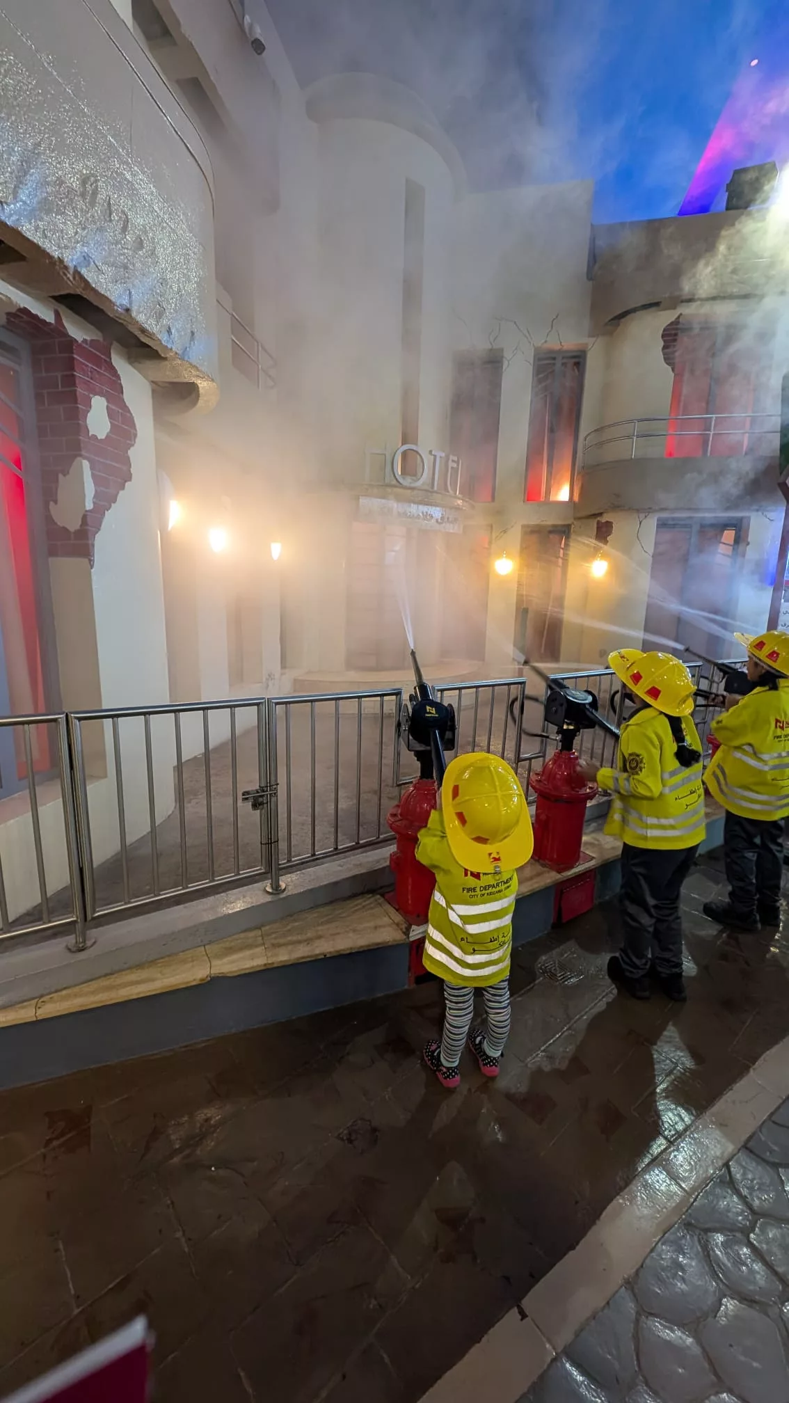 Nachwuchs-Feuerwehr bei Kidzania in Dubai