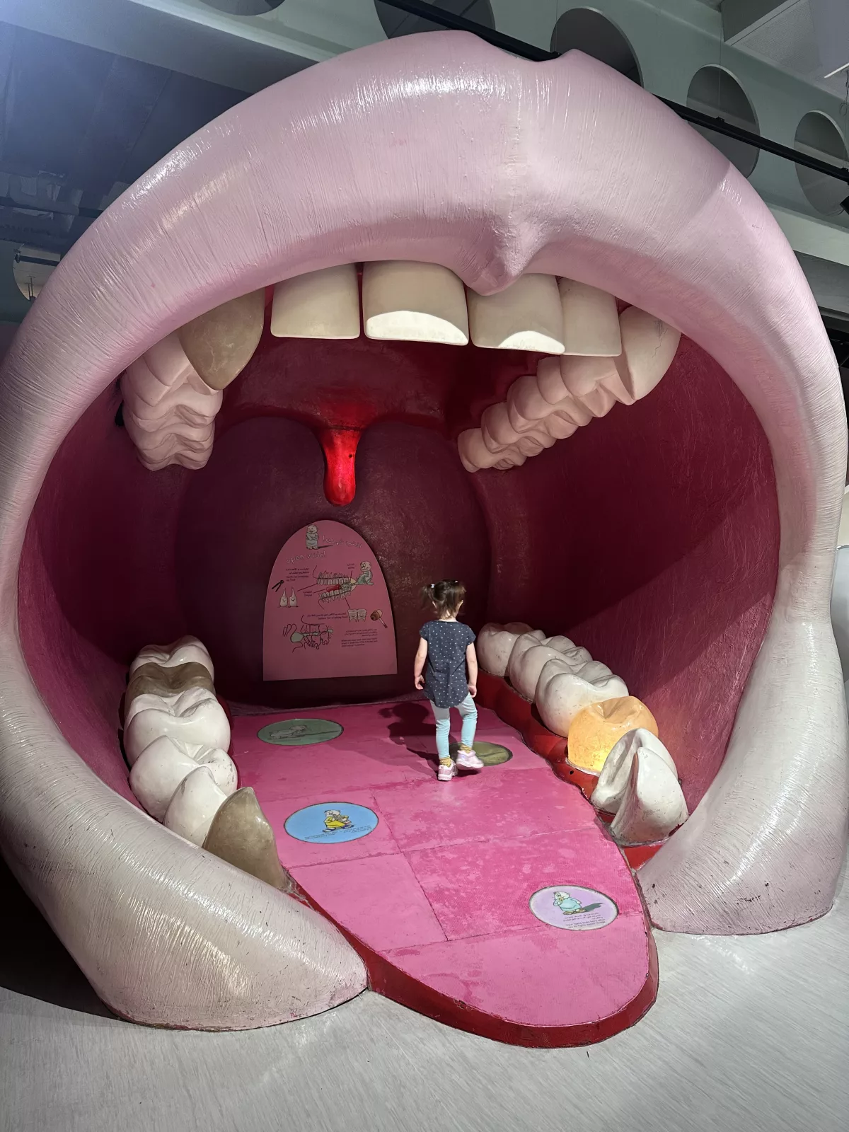 Begehbarer Mund im Human Body Bereich des Museums in der Childrens City Dubai