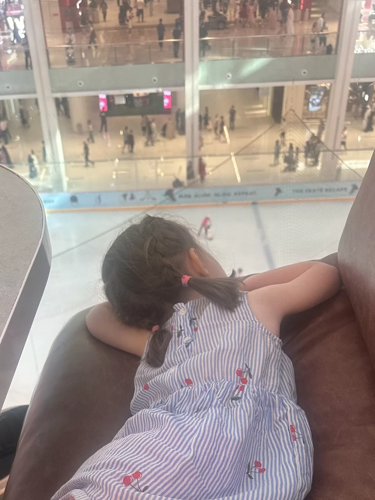 Von einigen Restaurants aus kann man ebenfalls aufs Eis schauen