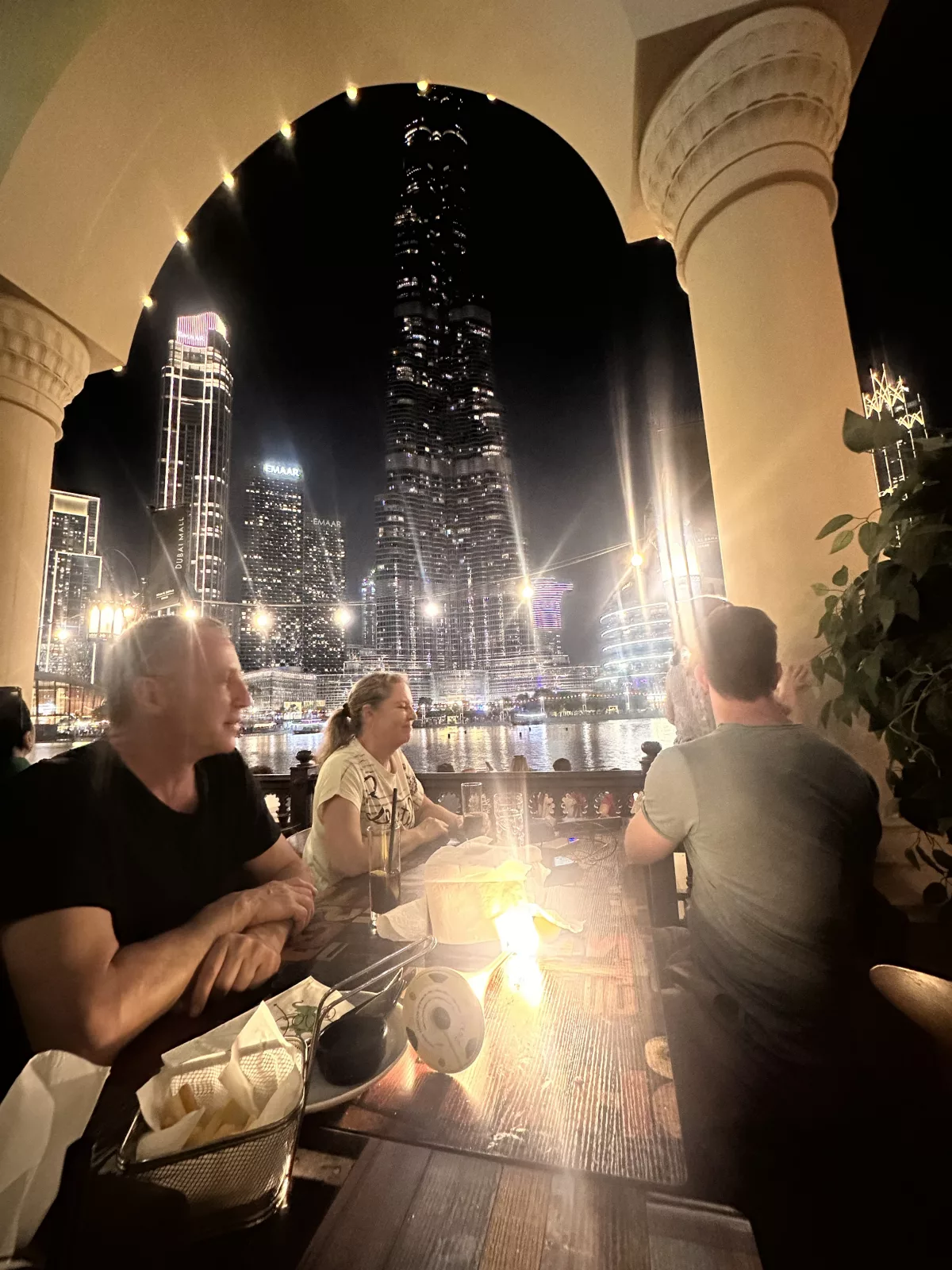 Aussicht auf die Fountain Show des Burj Khalifa von einem der Restaurants aus