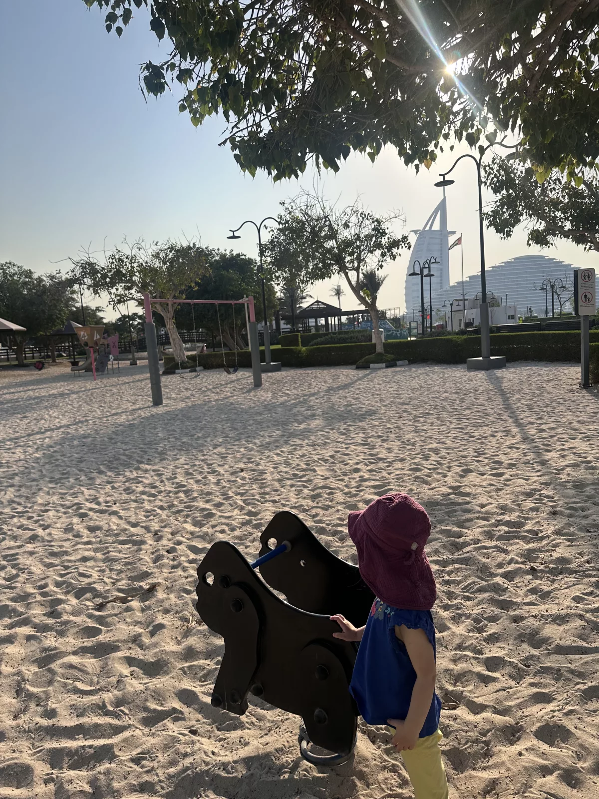 Spielplatz mit Aussicht auf den Burj Al Arab