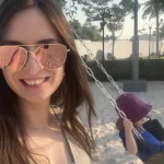 Schaukeln auf einem der vielen Spielplätze in Dubai