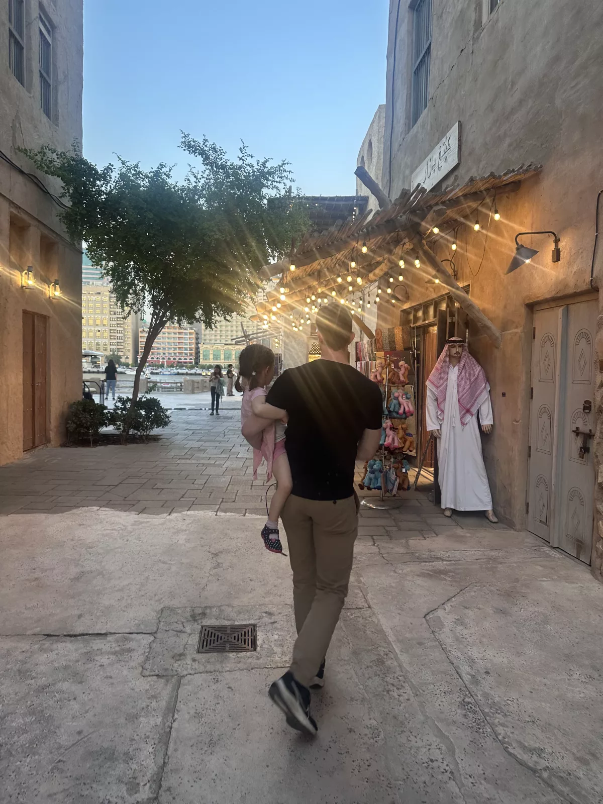 Spaziergang durch das Souk Al Seef