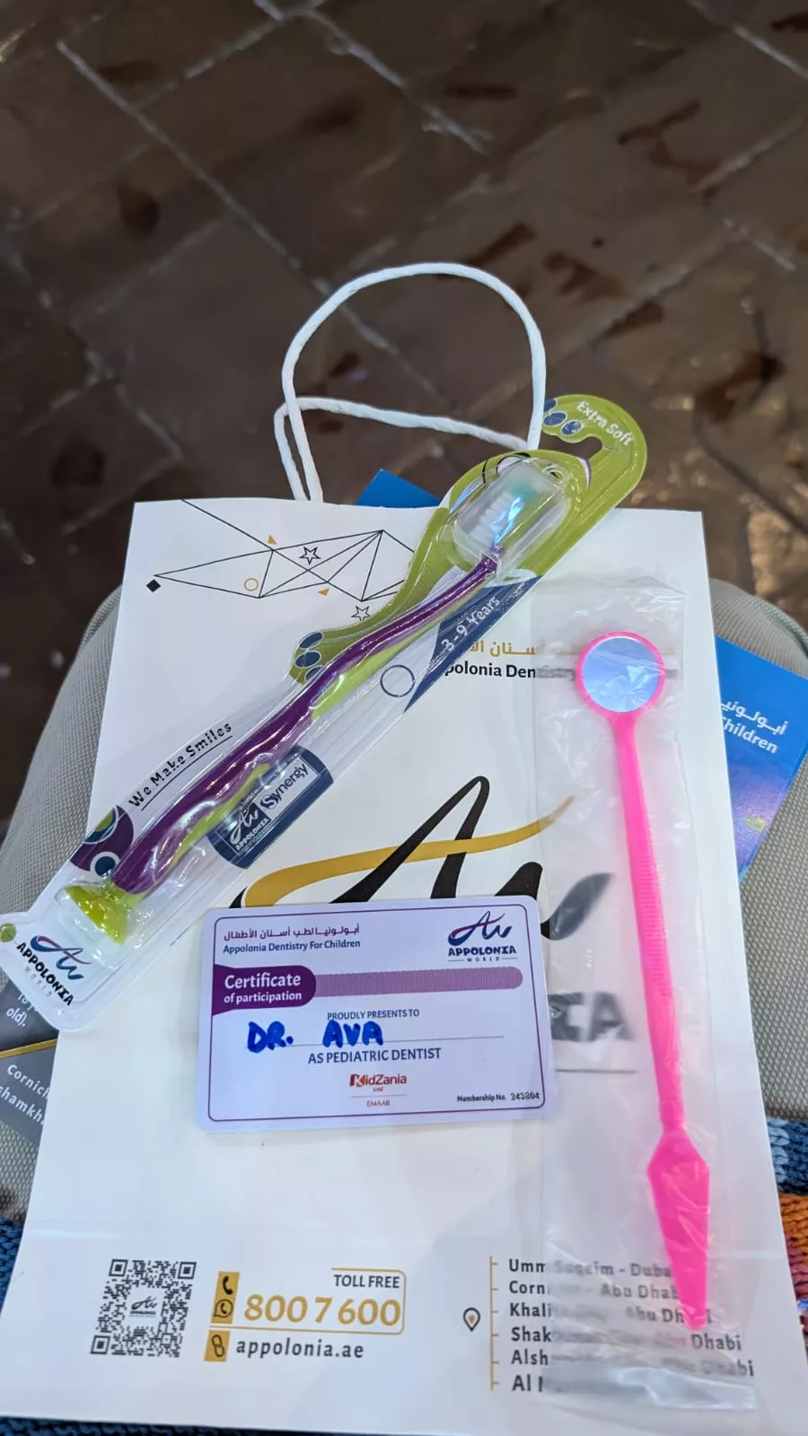 Bei einigen Jobs bekommen die Kinder im Kidzania kleine Geschenke wie Zahnhygiene-Artikel, Uniformen oder einen Führerschein