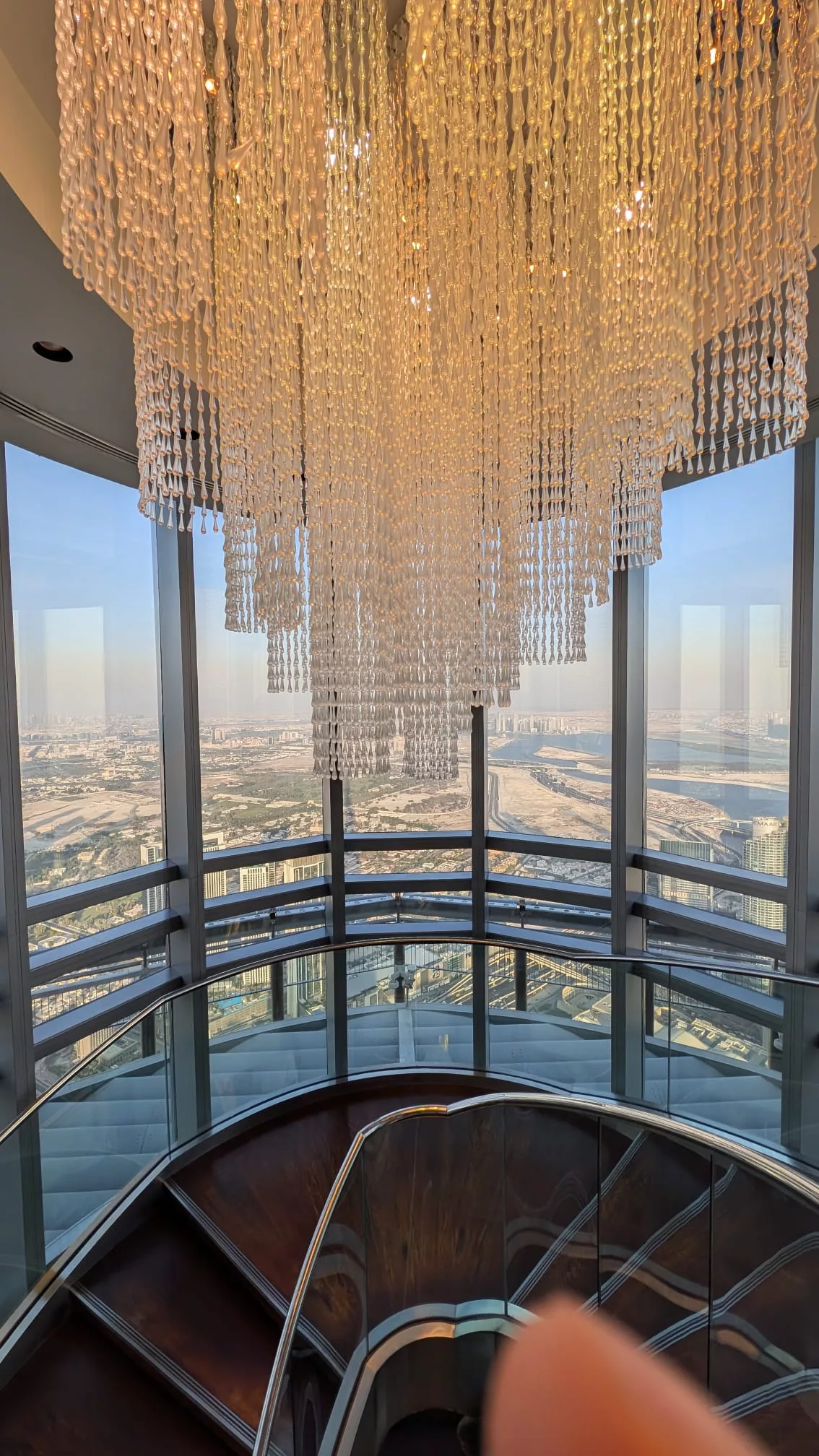 Treppe von der 125. Etage des Burj Khalifa in die 124. Etage