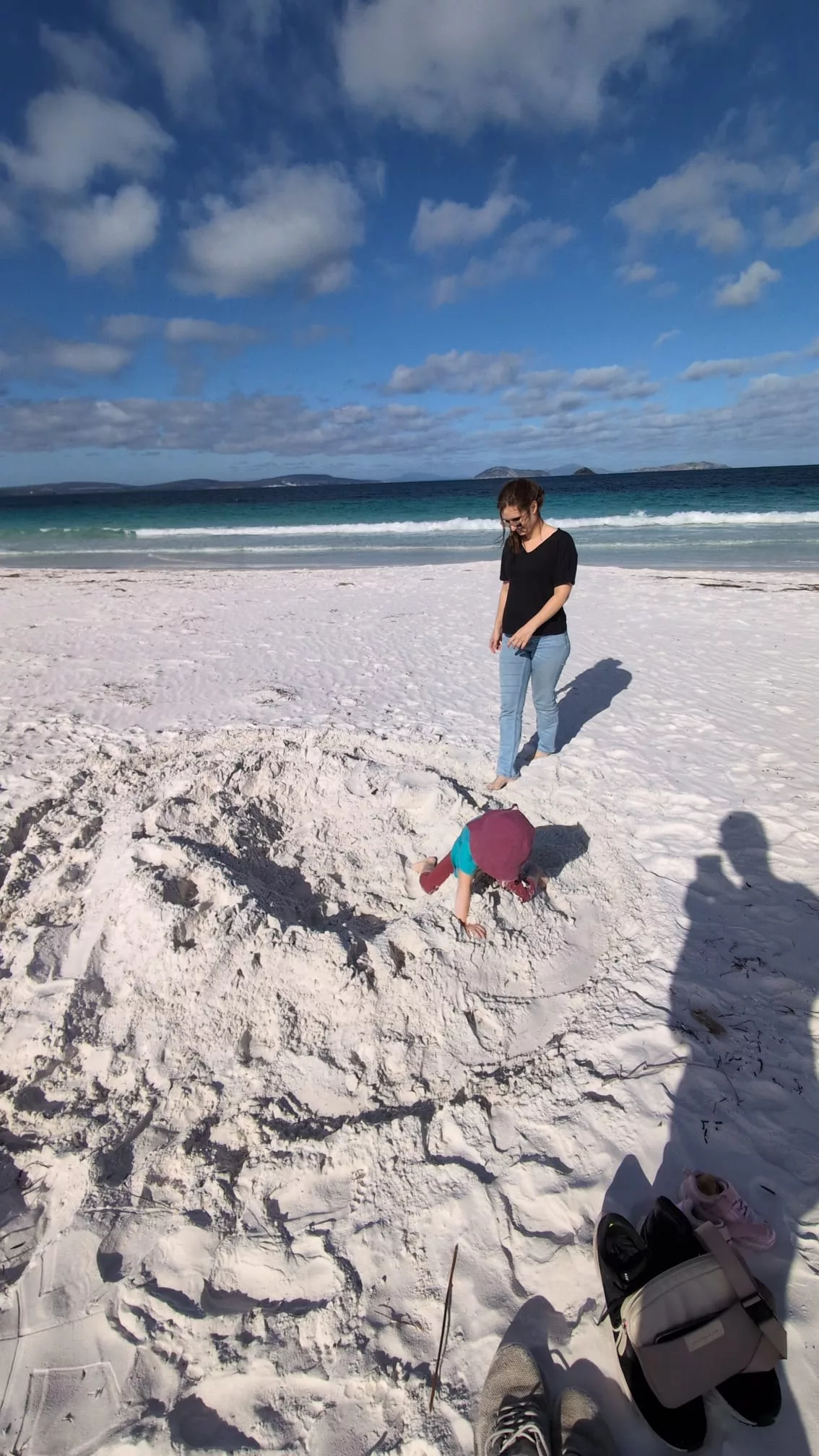 ...und am Ende wieder kaputt machen Avas Highlight: die riesige Sandburg am Ende wieder kaputt machen