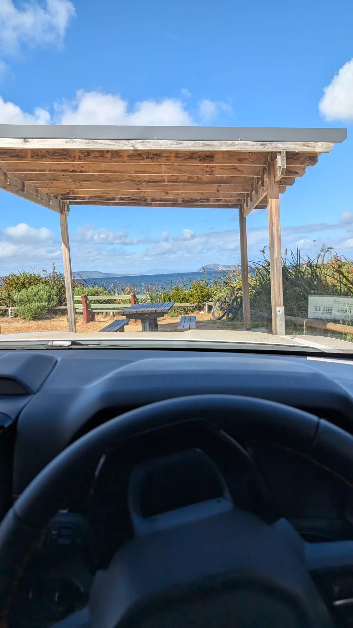 Am Parkplatz gibt es einen kleinen Picknick-Bereich Am Parkplatz gibt es einen kleinen Picknick-Bereich