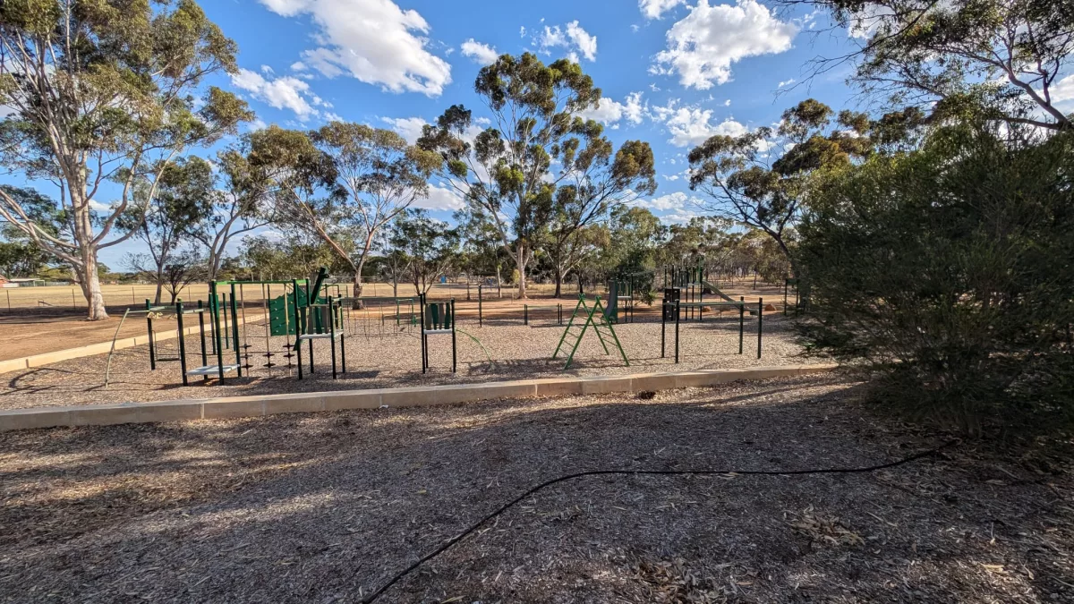 Für die größeren Kinder zum Klettern... Spielplatz in Wagin für die größeren Kinder zum Klettern