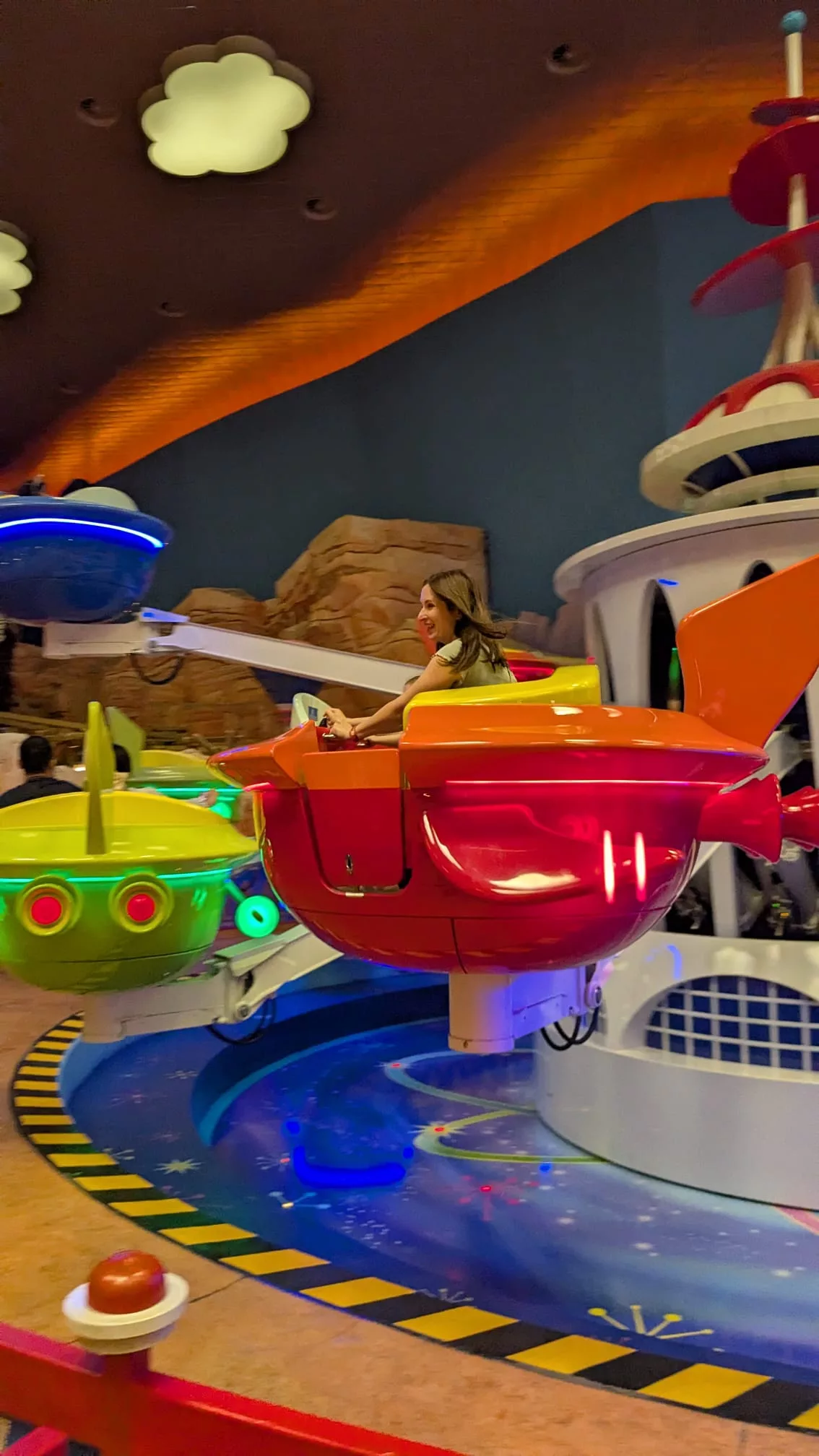 Unser Favorit: der Jetsons Cosmic Orbiter in Dynamite Gulch Unser Favorit: der Jetsons Cosmic Orbiter in Dynamite Gulch