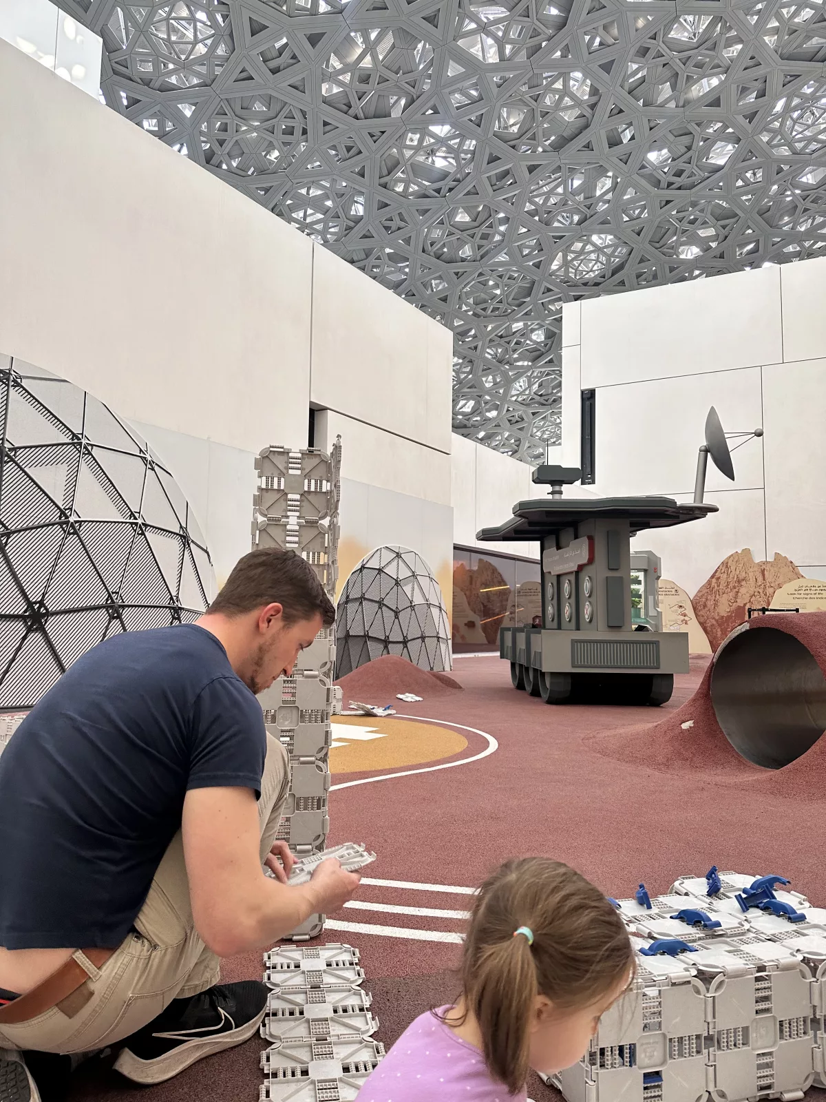 Und "auf dem Mars" bauten Oli und Ava eine Raumstation "Auf dem Mars" bauten Oli und Ava eine Raumstation