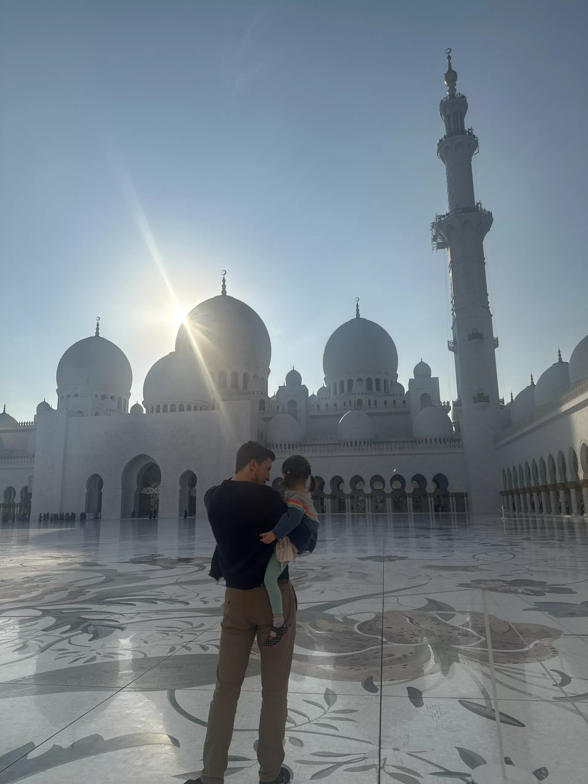 Besuch der Sheikh Zayed Moschee in Abu Dhabi mit Kind - rein zeitlich gesehen gut machbar