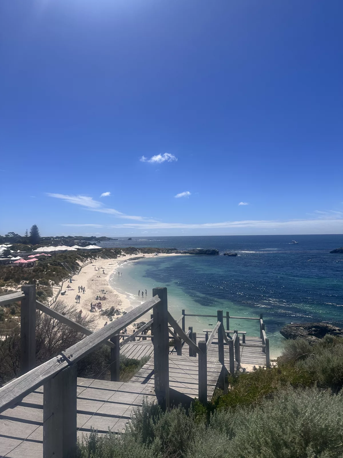 Blick von oben auf den Pinky Beach von Rottnest Island