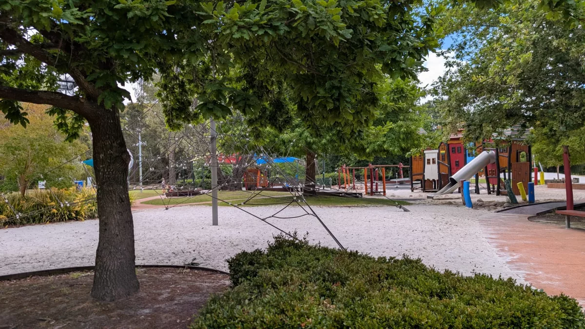 Wichtig auf Roadtrips mit Kleinkindern: zwischendurch ein (Spielplatz-)Stopp - hier in Manjimup