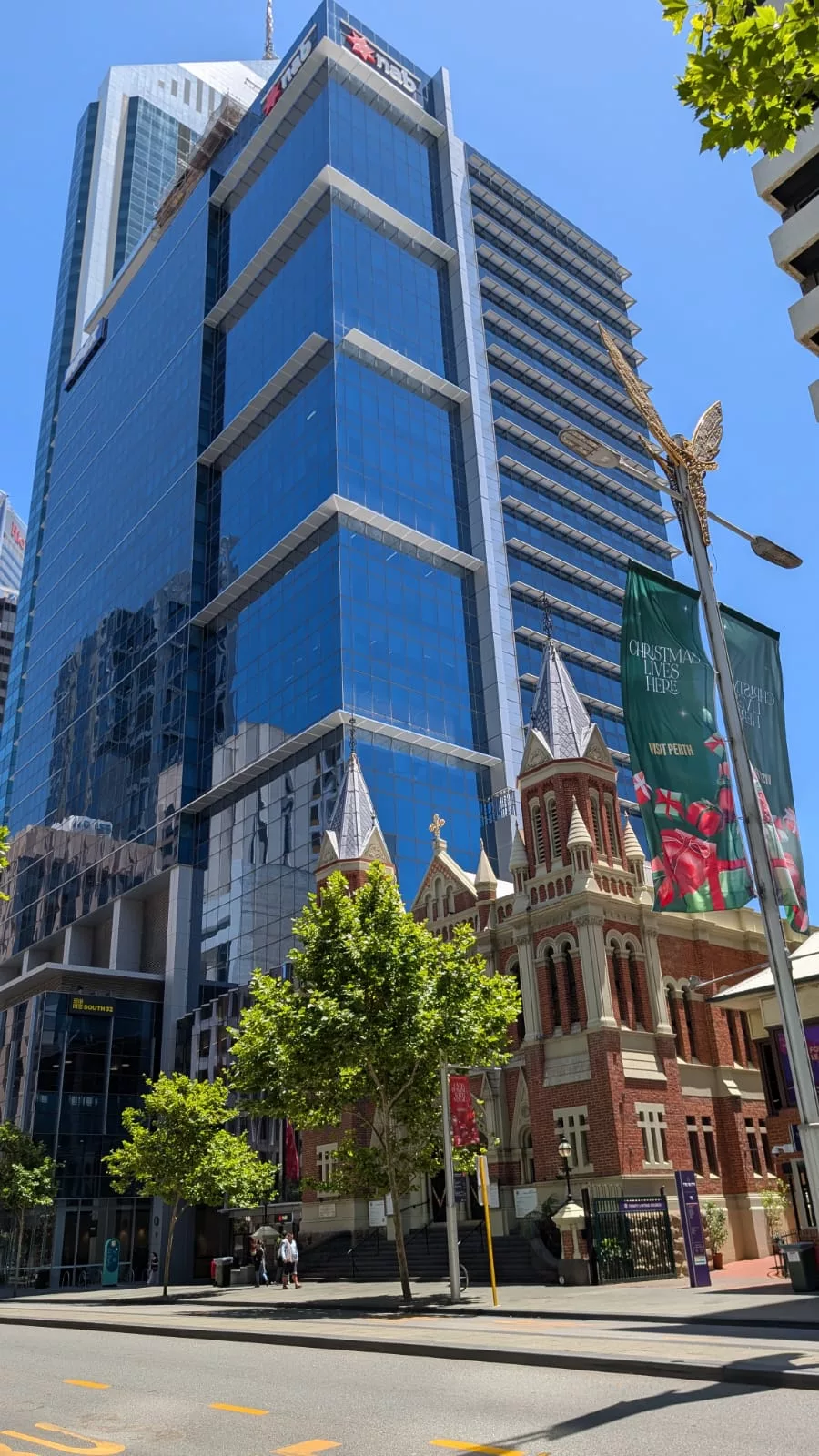 Architektonische Mischung in Perth: alte und neue Gebäude stehen Seite an Seite