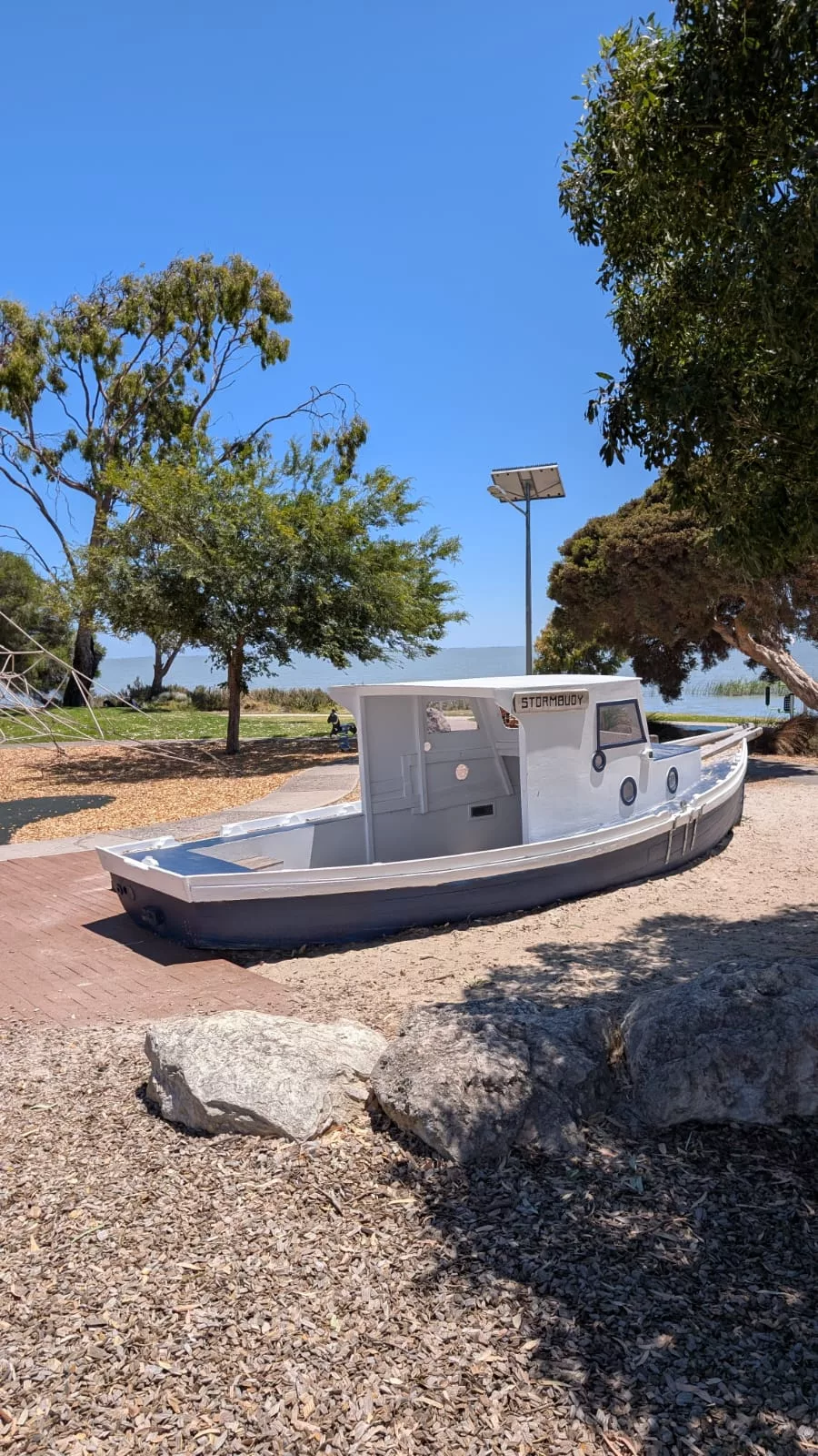 Weiterer Spielplatzstopp in Mennige am Lake Albert