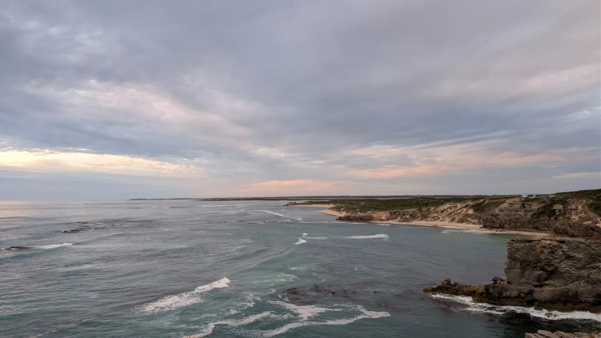 Und die natürliche Küste ist an sich schon wunderschön