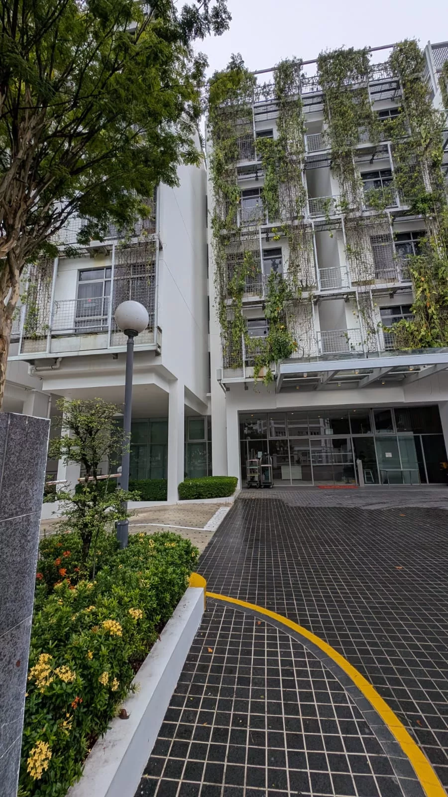 Das Gebäude ist rundum begrünt Das Gebäude der Oxley Thanksgiving Residence ist rundum begrünt