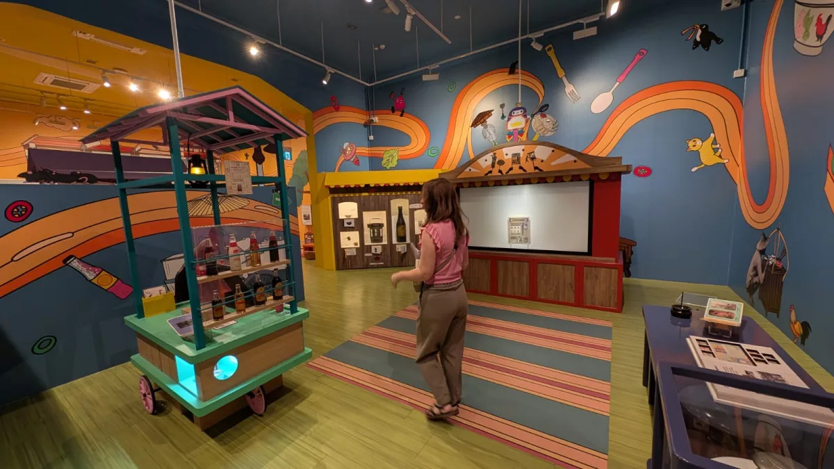 Ein anderer Bereich beschäftigt sich mit der Hawker-Kultur Ein anderer Bereich des Kindermuseums Singapur beschäftigt sich mit der Hawker-Kultur