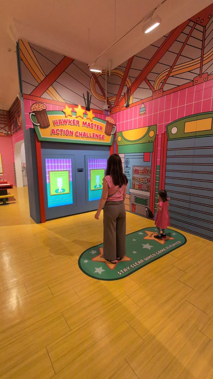 Bei diesem Spiel servieren wir um die Wette Getränke Bei diesem Spiel servieren wir um die Wette Getränke