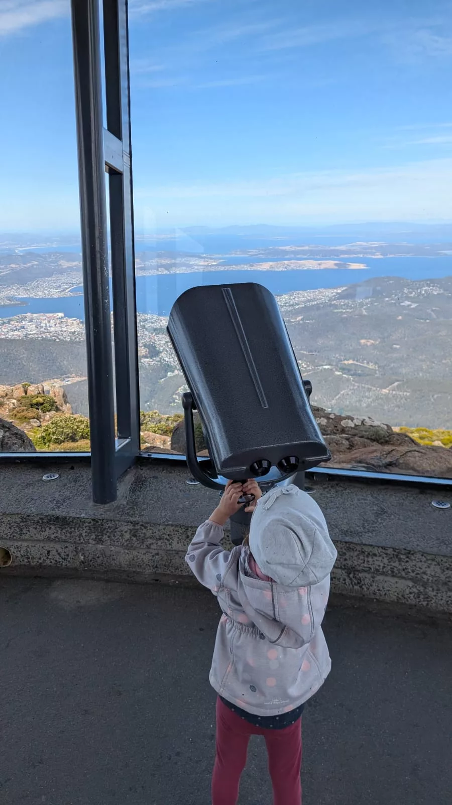 Blick in die Sterne - oder für alle über 1m auf Hobart ;) Fernglas auf dem Mount Wellington für einen besseren Blick in die Sterne - oder für alle über 1m auf Hobart ;)